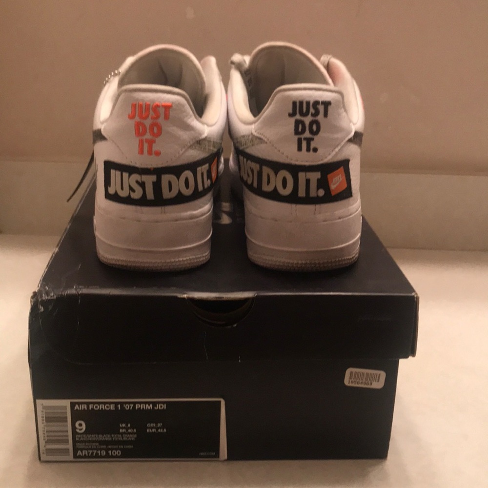 Airforce 1 - Picture 2 of 4